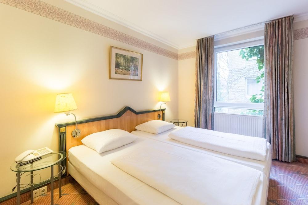Arcadia Hotel Duesseldorf แอร์คราท ภายนอก รูปภาพ
