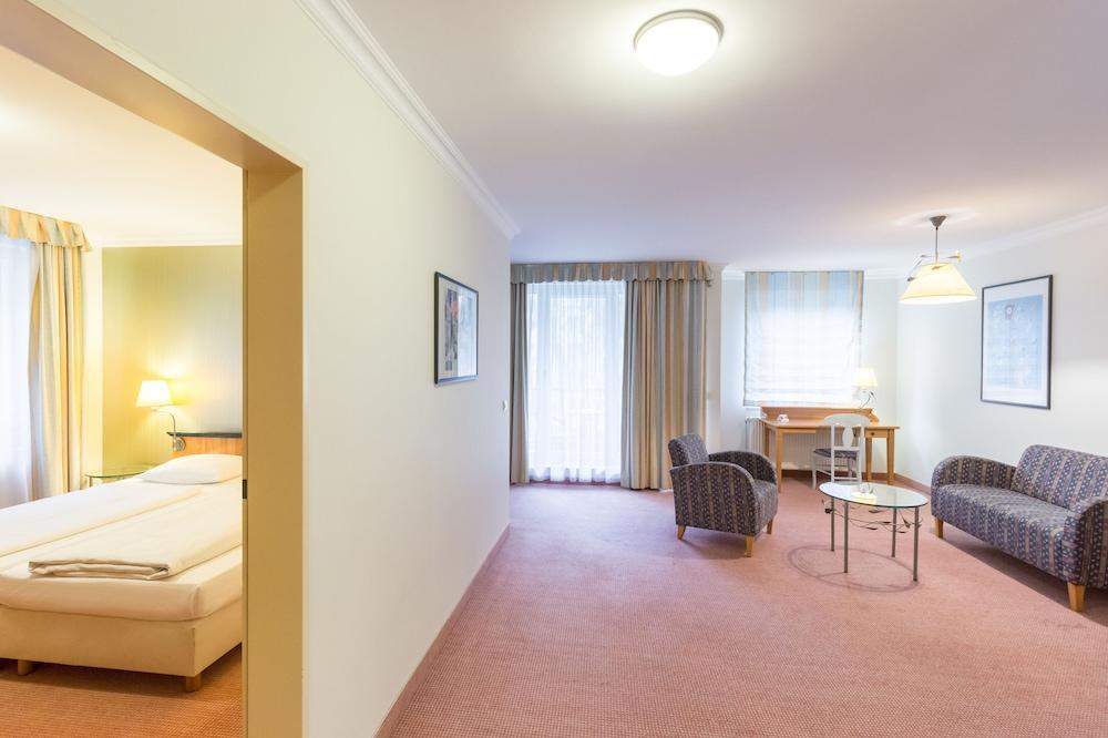 Arcadia Hotel Duesseldorf แอร์คราท ภายนอก รูปภาพ