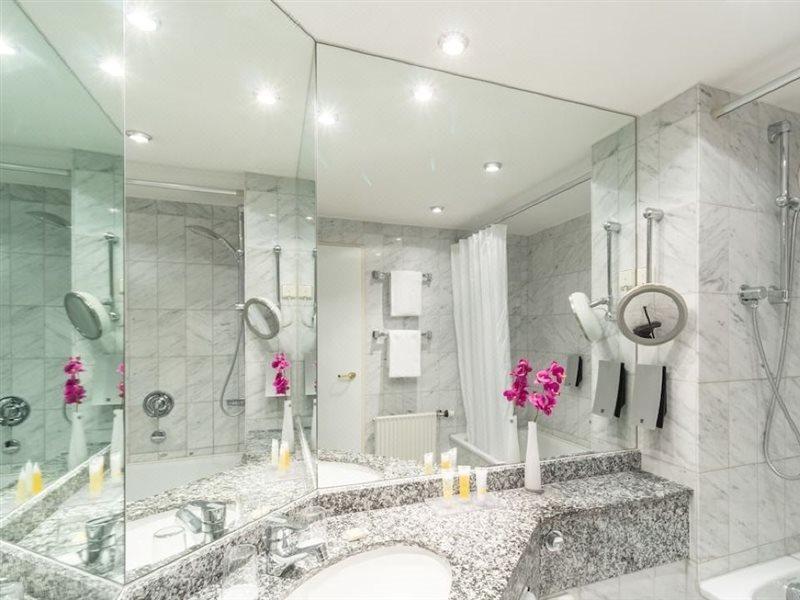 Arcadia Hotel Duesseldorf แอร์คราท ภายนอก รูปภาพ
