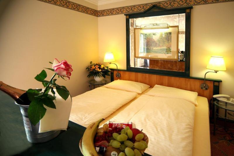 Arcadia Hotel Duesseldorf แอร์คราท ภายนอก รูปภาพ