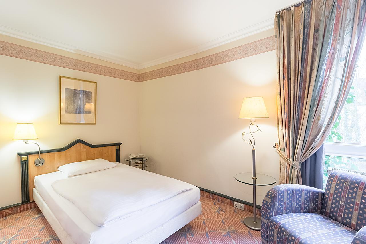 Arcadia Hotel Duesseldorf แอร์คราท ภายนอก รูปภาพ