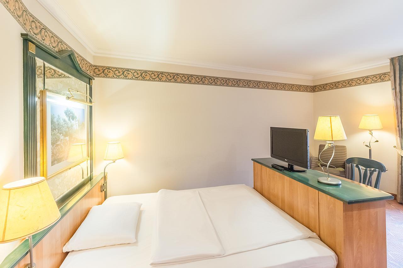 Arcadia Hotel Duesseldorf แอร์คราท ภายนอก รูปภาพ